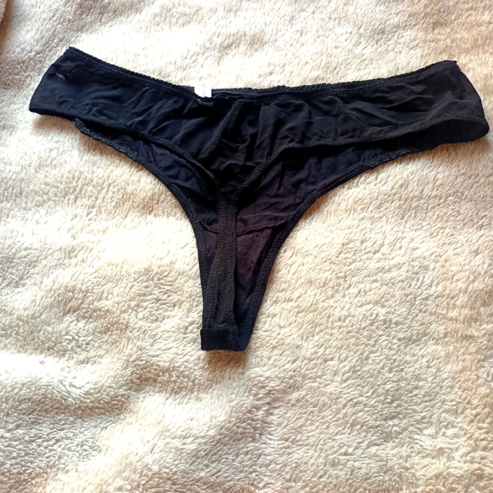 Stylish thong - Picture 2 of 3